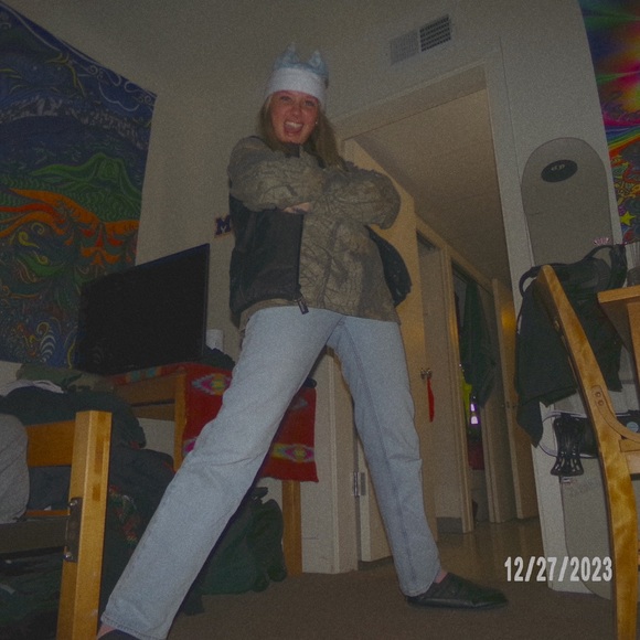 Meet your Posher, Rilee - Picture 1 of 1